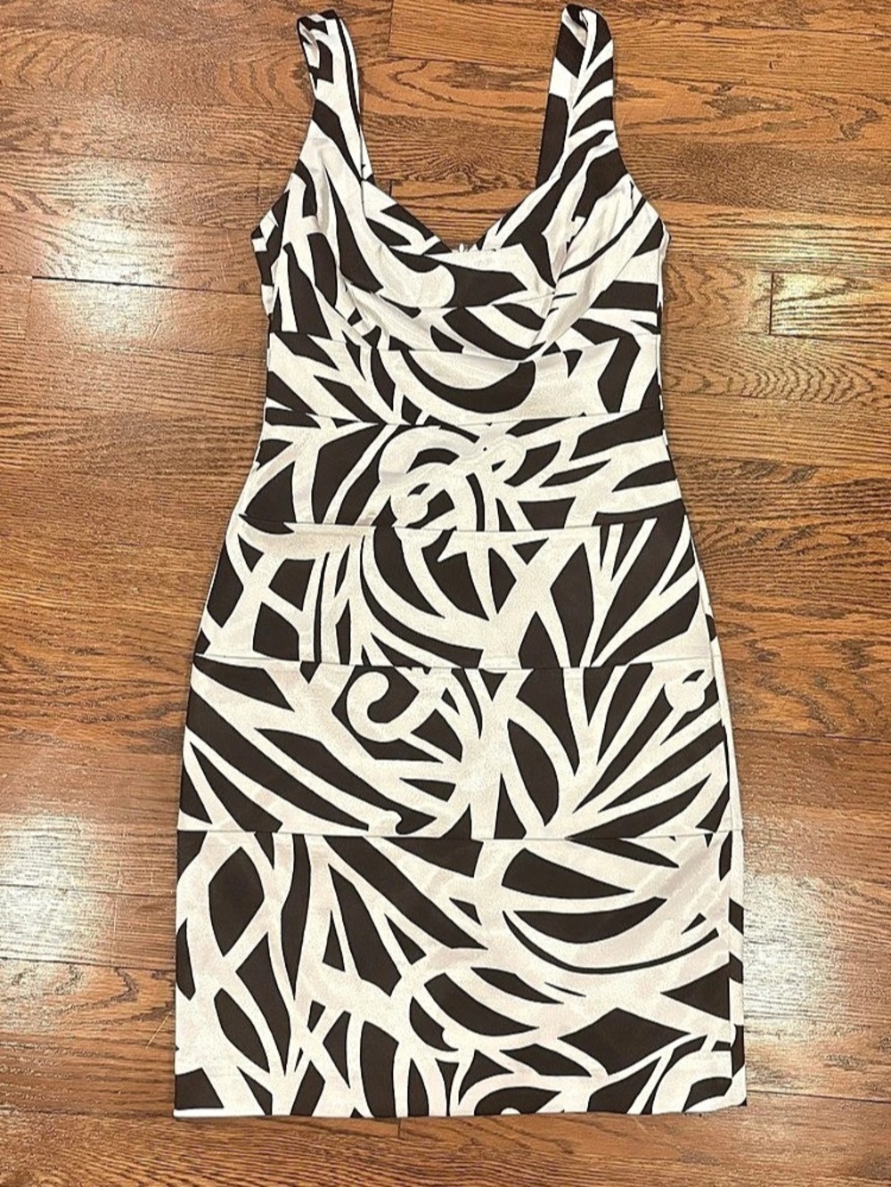White House Black Market Abstract Mini Dress in Black & White Size 2 Like New